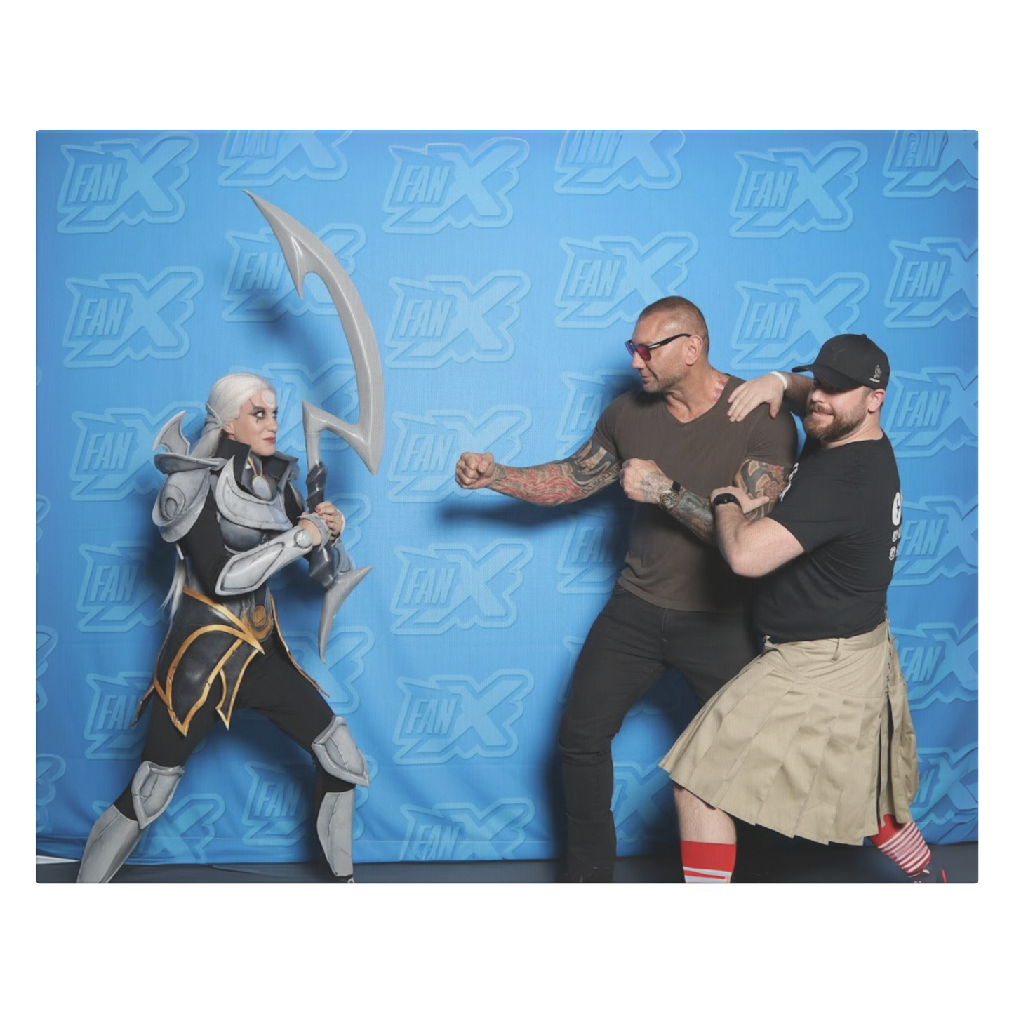 FanX_Canvas_16x20_H_Main_Mockup.png
